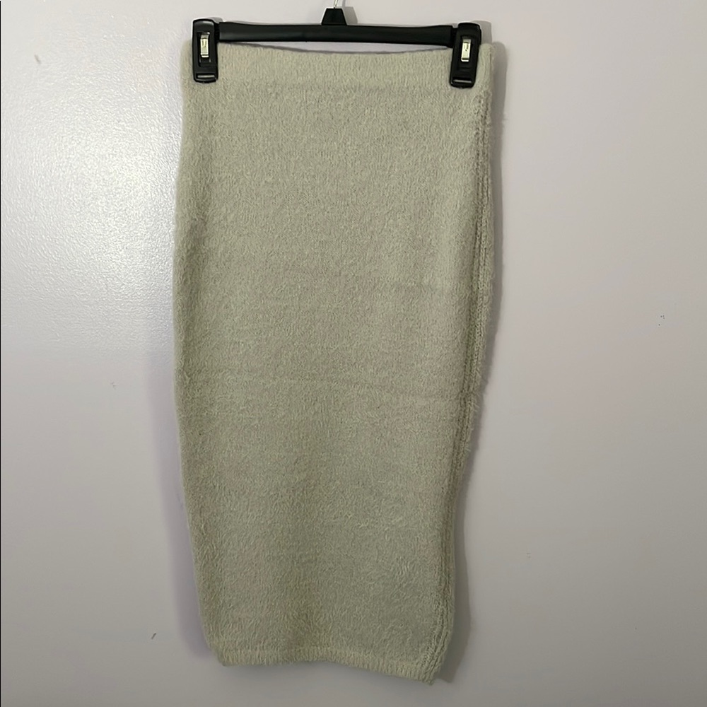 Elegant Gray Knit Skirt